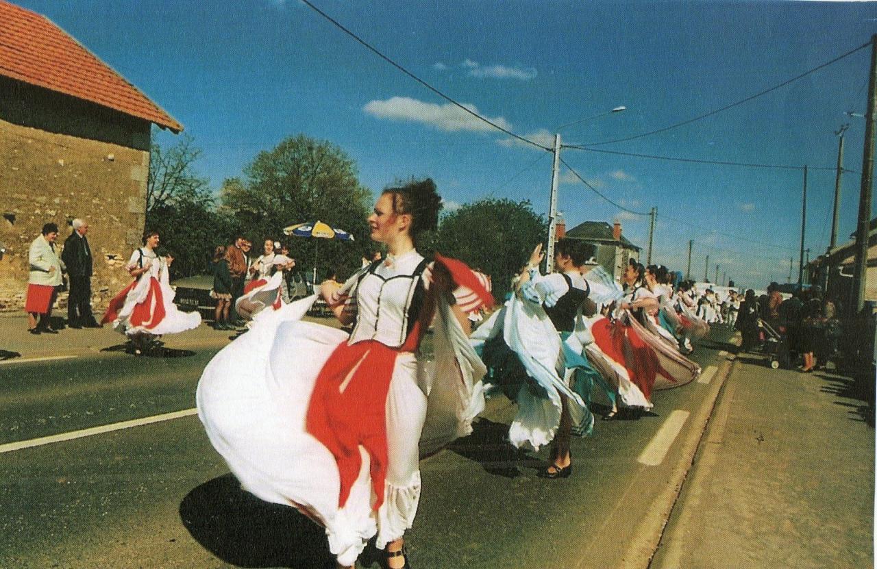 18(1) Ensemble Musical et Chorégraphique de Chanteloup